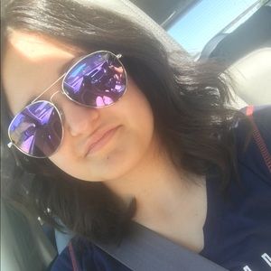 Meet your Posher, Ella